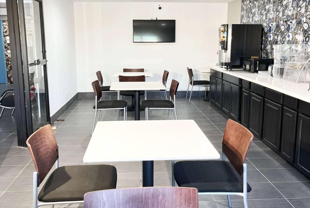 Super 8 By Wyndham Peoria Motel Ngoại thất bức ảnh